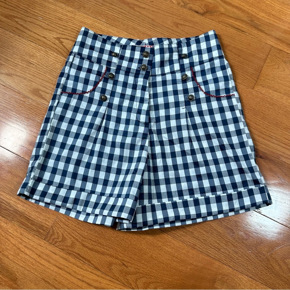 Gingham high waisted vintage shorts with red scallop detail!
